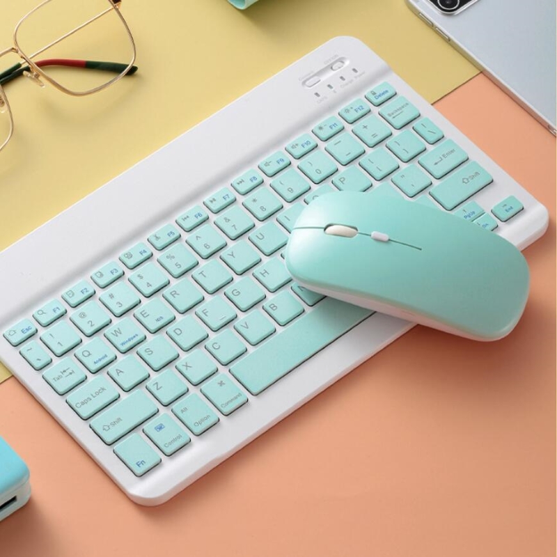 Ultra-Slim Bluetooth Keyboard  - đánh giá và giá Desk Setup Ipad